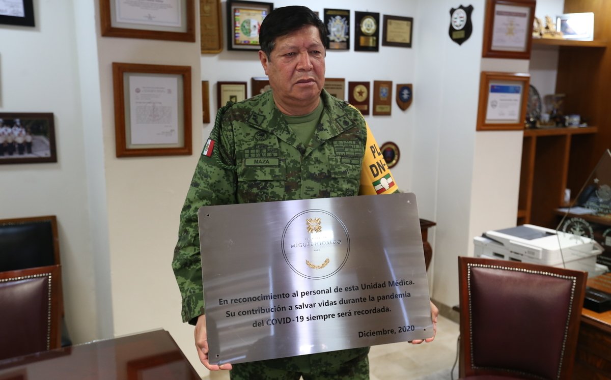 En Hospital General Militar, reconocen médicos por lucha contra covid