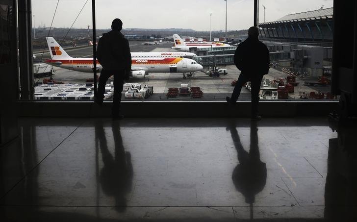 España y Portugal deciden suspender vuelos desde Reino Unido