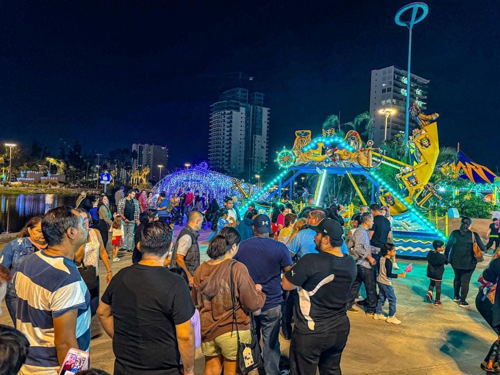 *¡Como en el Polo Norte! Disfrutan niños y niñas de la Pista de Hielo gratuita d
