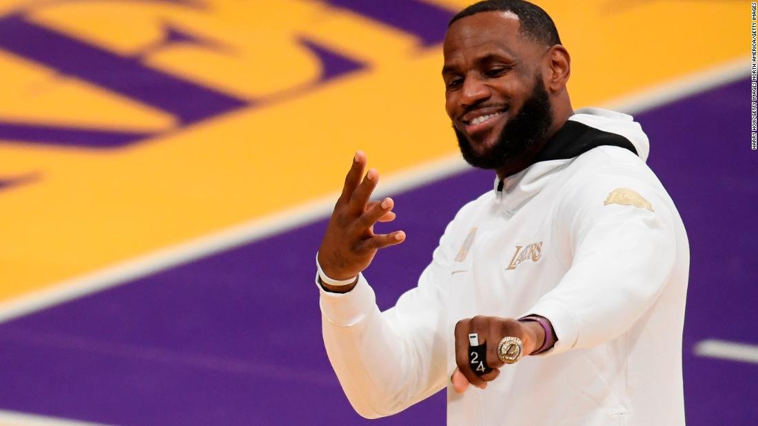 NBA: los Lakers reciben anillos de campeonato y luego pierden su primer partido de temporada