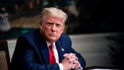 Las quejas de Trump dejan a los estadounidenses necesitados en el limbo