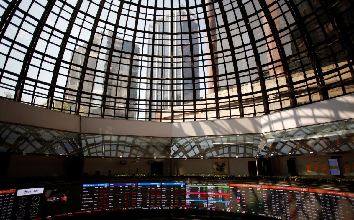 BMV baja mientras Wall Street sube tras Día de Acción de Gracias en EU