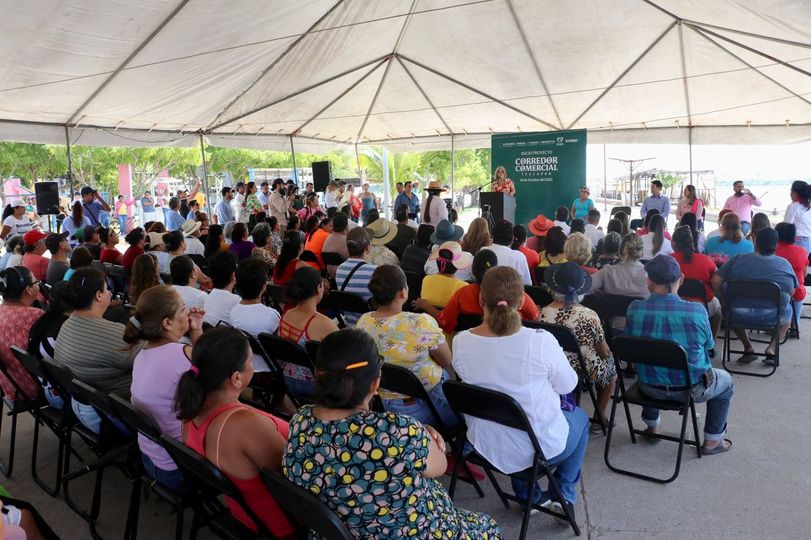 *Dan el primer brochazo de Coloreando Sinaloa en Teacapán*