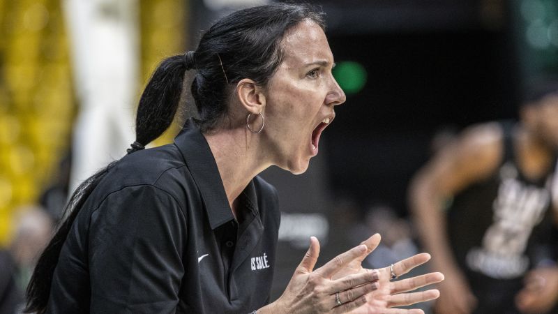 Liz Mills: cómo la entrenadora se convirtió en la primera mujer en dirigir un equipo de baloncesto masculino en un torneo internacional