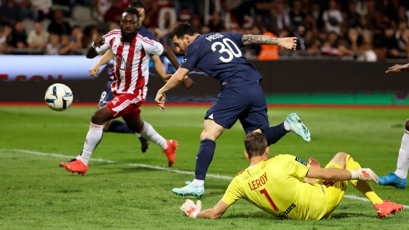 Lionel Messi y Kylian Mbappé se combinan para un sensacional gol del PSG en la victoria sobre Ajaccio