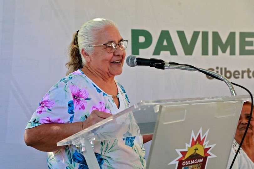 Rocha entrega nuevas pavimentaciones en colonias populares de Culiacán