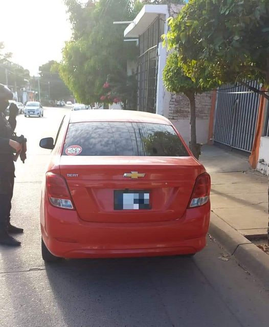 Policías Estatales atienden un reporte de robo de vehículo y lo recuperan
