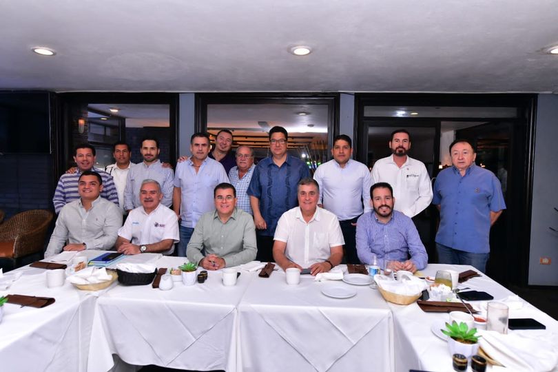 *Alcalde, Edgar González Zatarain, se reúne con líderes camarales de Mazatlán*