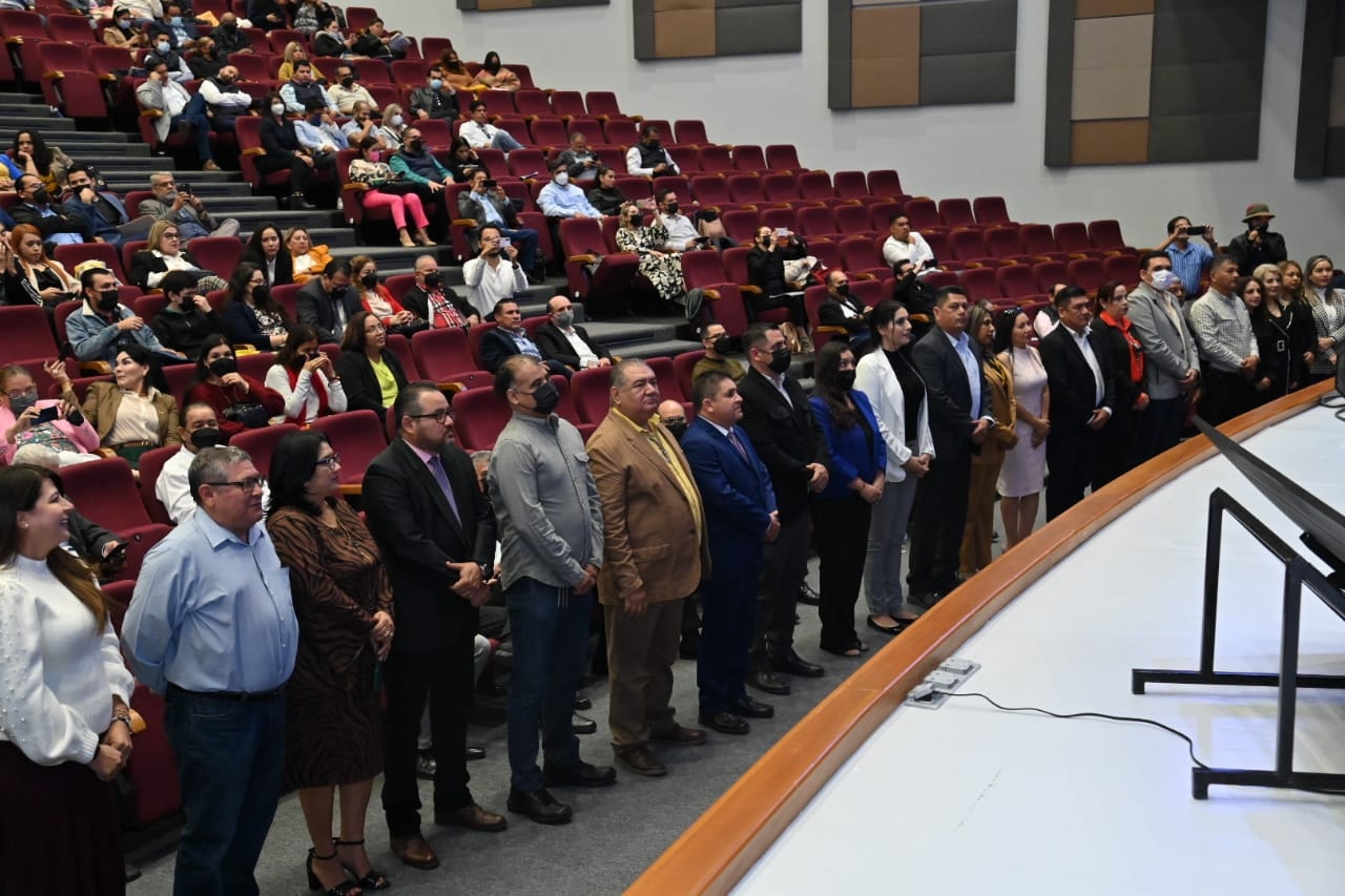 Rector toma protesta a 46 directoras y directores de unidades académicas