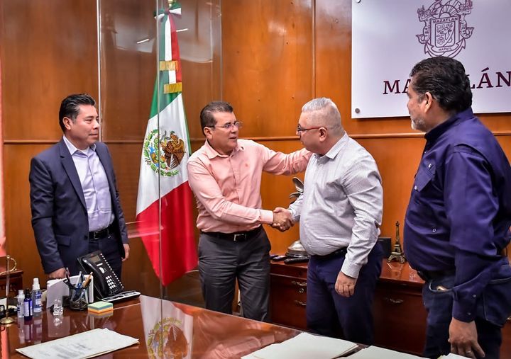 *Tigres del Norte iniciará gira musical del año en Mazatlán.*
