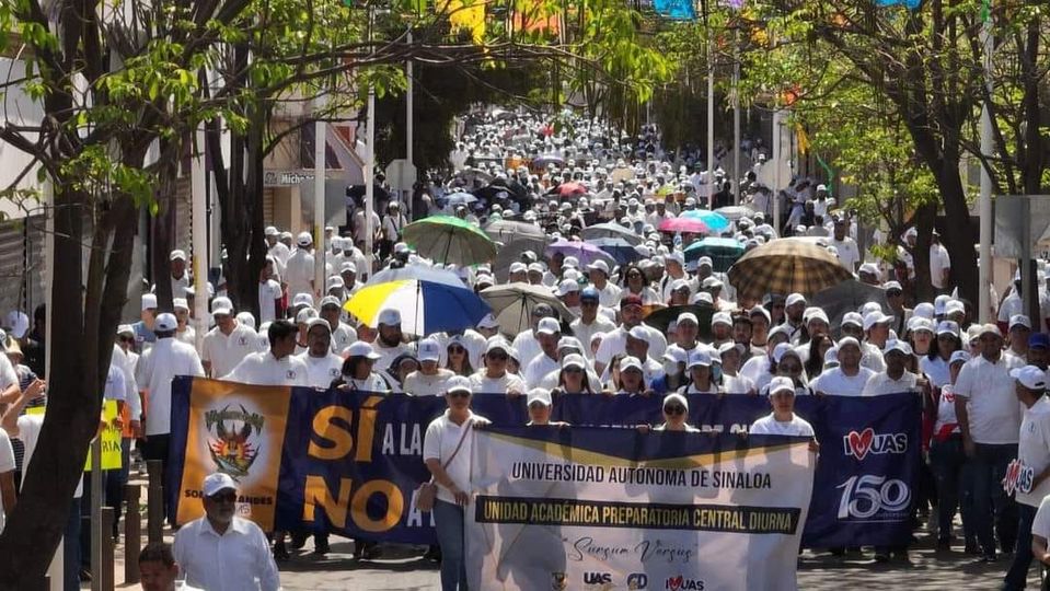 #uas Más de 25 mil universitarios salen a las calles para defender a la UAS y la