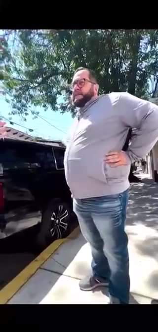 Josë Ramón López, hijo del Presidente López Obrador, corre a dos jóvenes identif