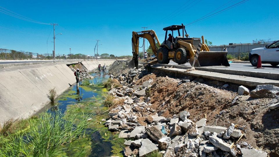 *Inicia obra de reposición de lozas de concreto en el canal pluvial de la avenid