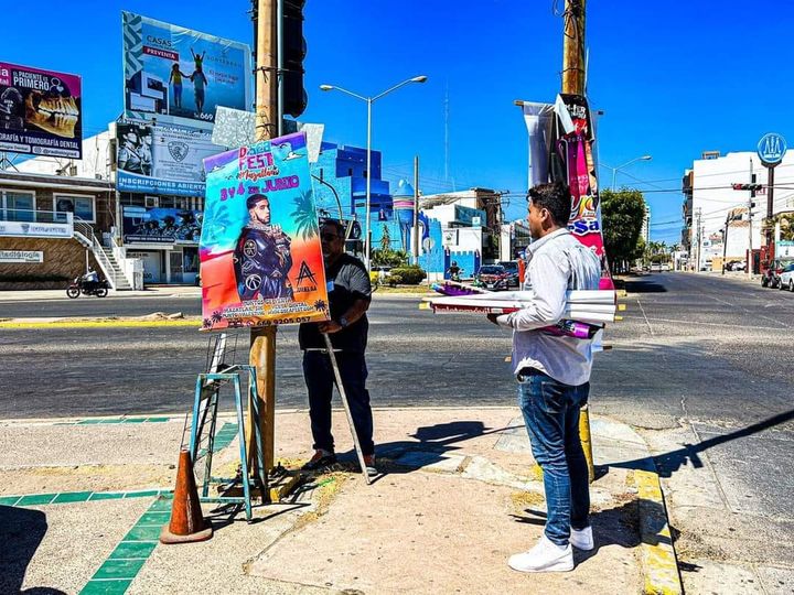 Oficialía mayor implementa operativo de retiro de pendones en avenidas La Marina