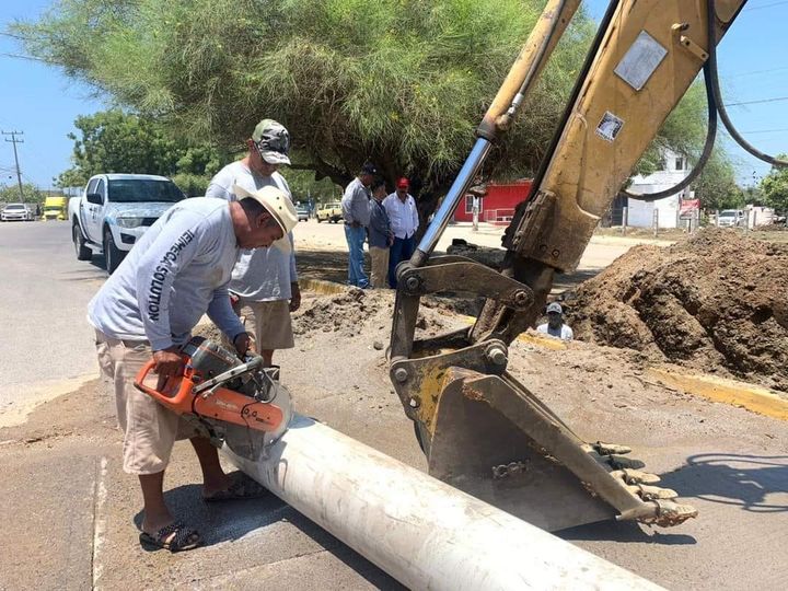 Repara #JUMAPAM tubería en Valles del Ejido sin afectar el suministro*