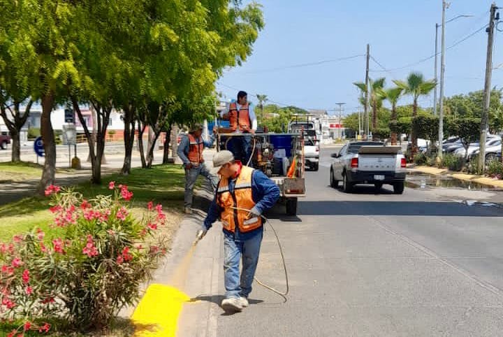 *Continúan las acciones de mejoramiento urbano al norte de la ciudad.* Como par...