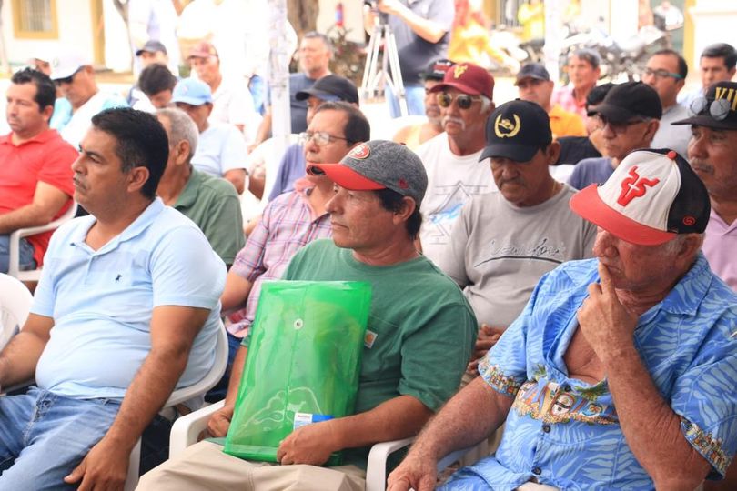 Agradecen pescadores a Edgar González gestiones y apoyos para ejercer la activid