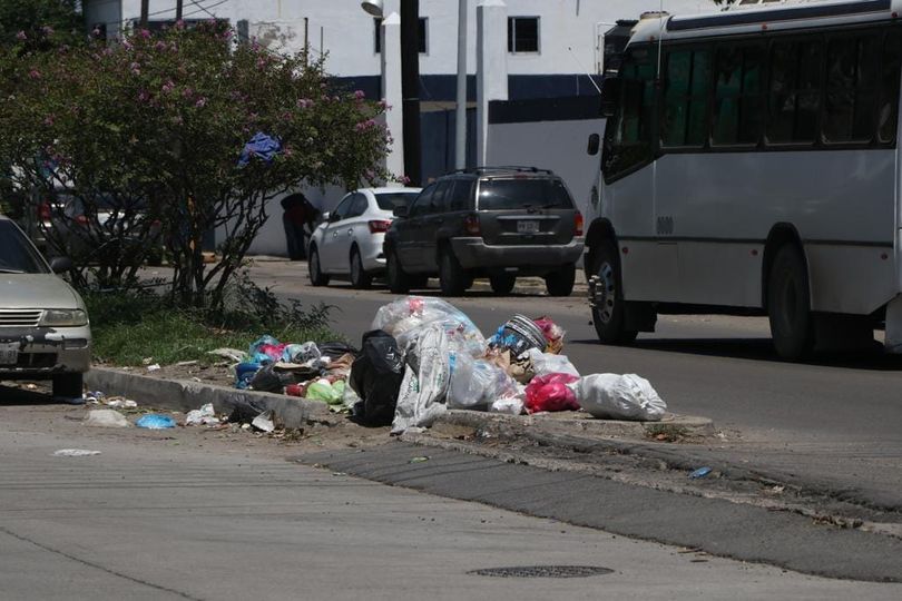 *Llaman a vecinos a frenar contaminación en la avenida Emilio Barragán.*