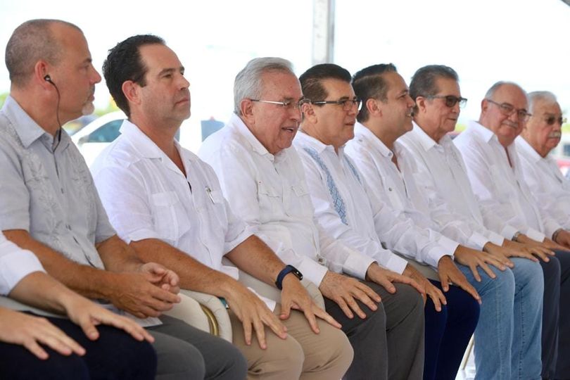 Rocha coloca la primera piedra de Tetakawi en Mazatlán