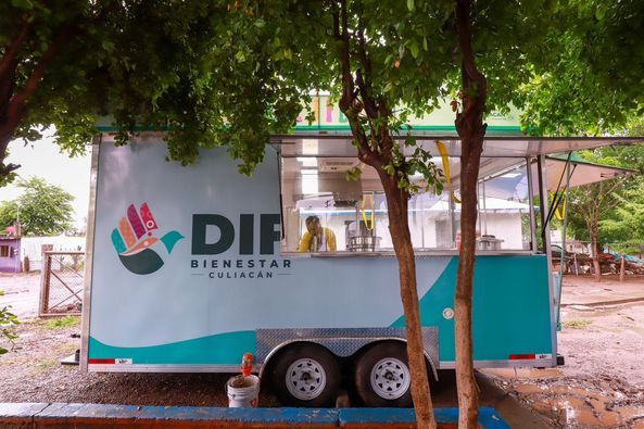 *Cocina móvil ALAJIBUA de DIF Culiacán, lleva alimento caliente a albergue en El