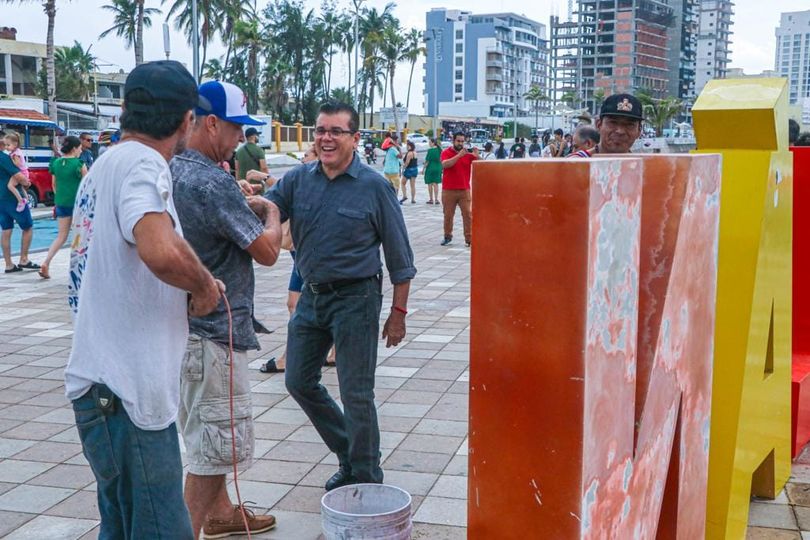 *Rehabilita Obras Públicas letras de Mazatlán.*