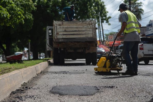 *Avanza bacheo de tramos afectados en bulevares y avenidas*