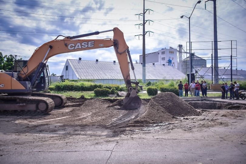 *Gobierno de Mazatlán trabaja en la reparación del socavón de Prados del Sol.*