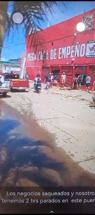 El caos y el desgobierno total priva en Acapulco. Ahora la.gente va contra los b