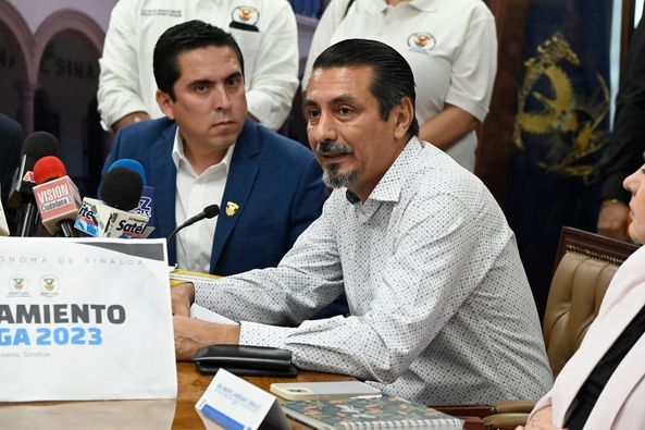 Comprometida con su base laboral, la Nueva Universidad recibe del SUNTUAS el emp