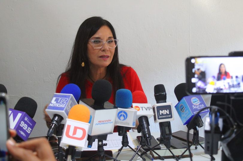 *Retiran de panteones municipales 20 camiones de volteo cargados con basura.*