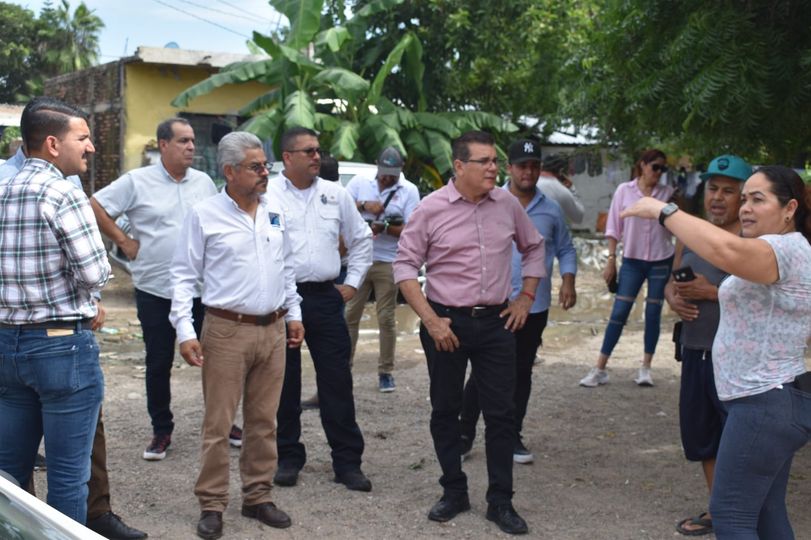 *Pactan Edgar González y JUMAPAM obras con usuarios de Villa Unión*