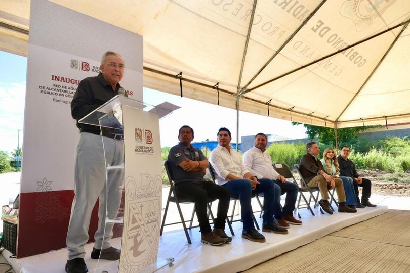 Entrega Rocha dos mil títulos de propiedad para varias comunidades de Badiraguat