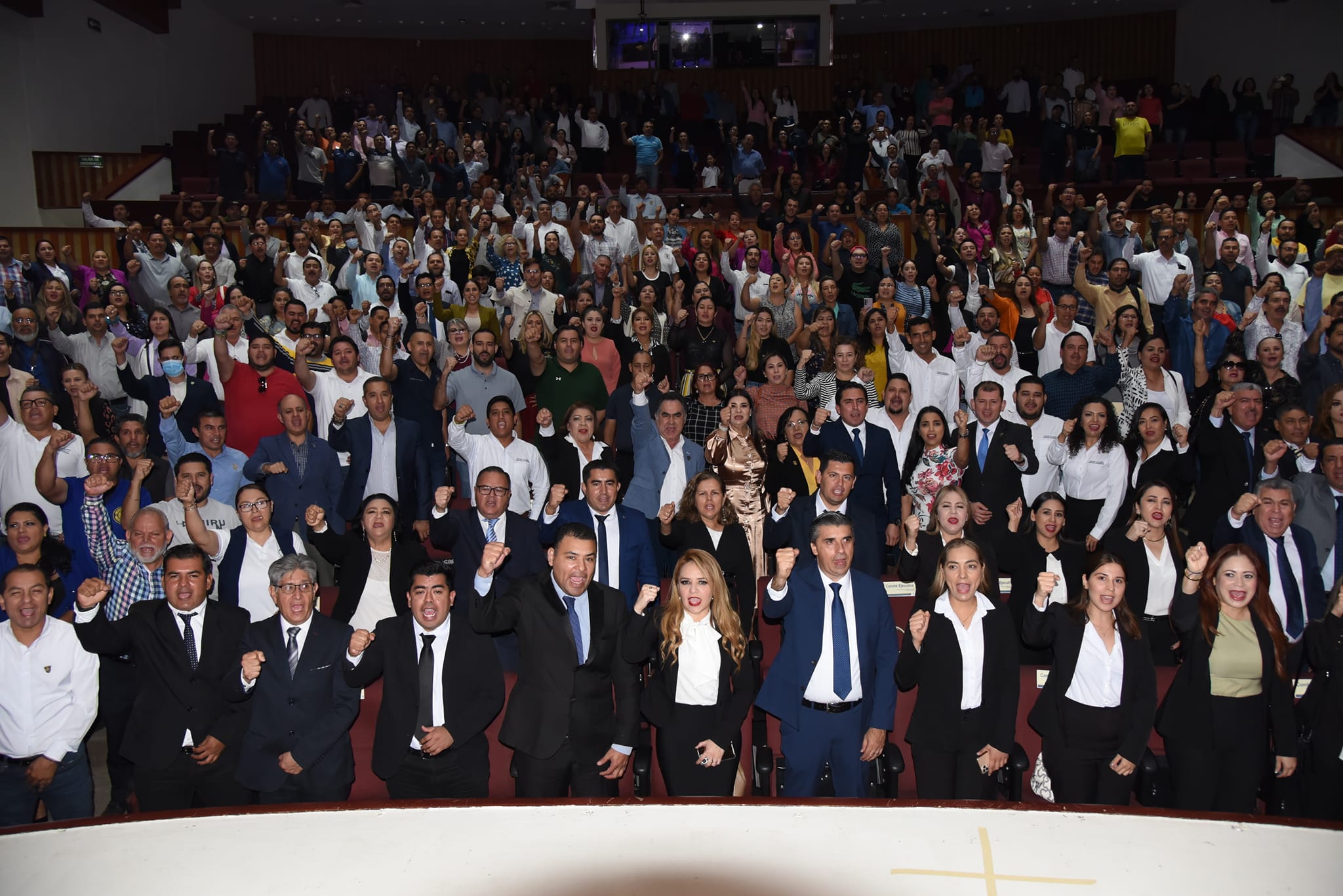 Con la premisa de seguir defendiendo la autonomía universitaria, rinde protesta