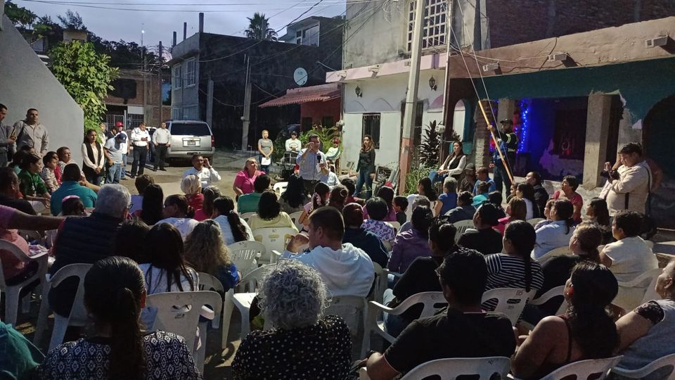 *Atiende JUMAPAM a usuarios de la Loma Atravesada*
