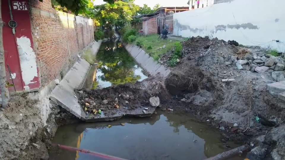 Recorrido de supervisión en el Canal pluvial del info playas