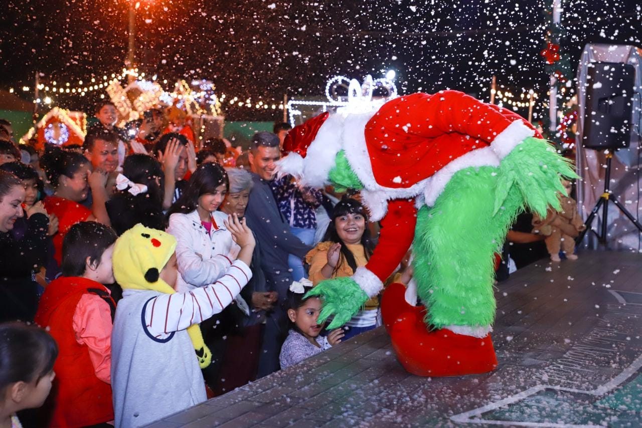 *Miles de familias disfrutan la Navidad en la Verbena Culiacán*