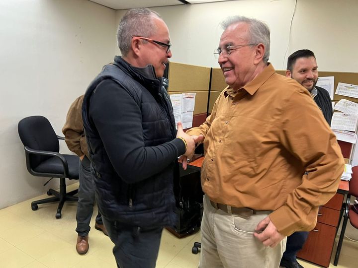 Rocha recorre Palacio de Gobierno para desear Feliz Año a los trabajadores