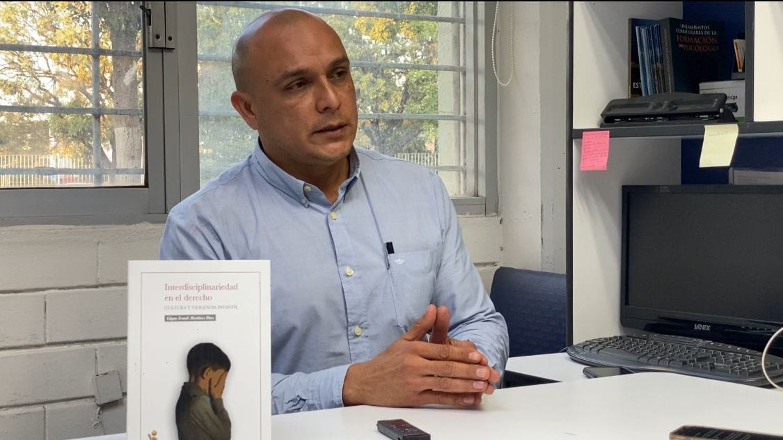 Docente de la Nueva Universidad presenta libro “Interdisciplinariedad en el Dere