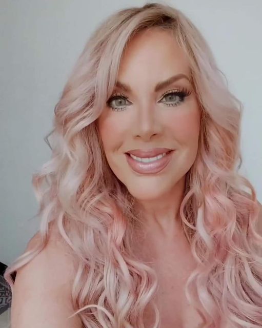 Lorena Herrera cambia de look La actriz cambió su icónica cabellera rubia por u