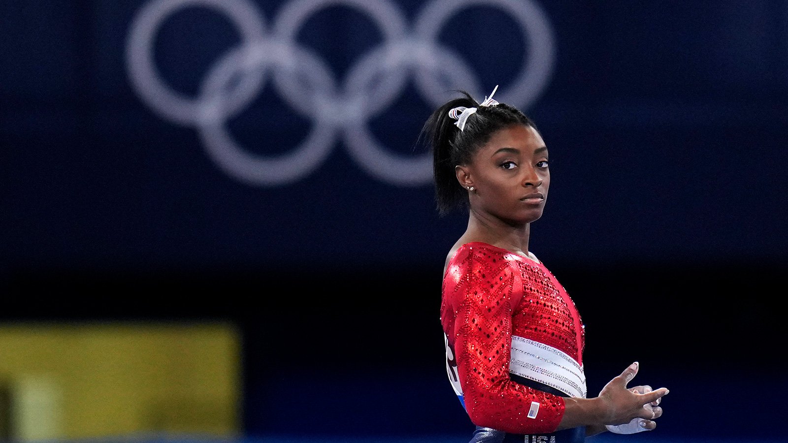 Simone Biles se retira de la competencia general individual