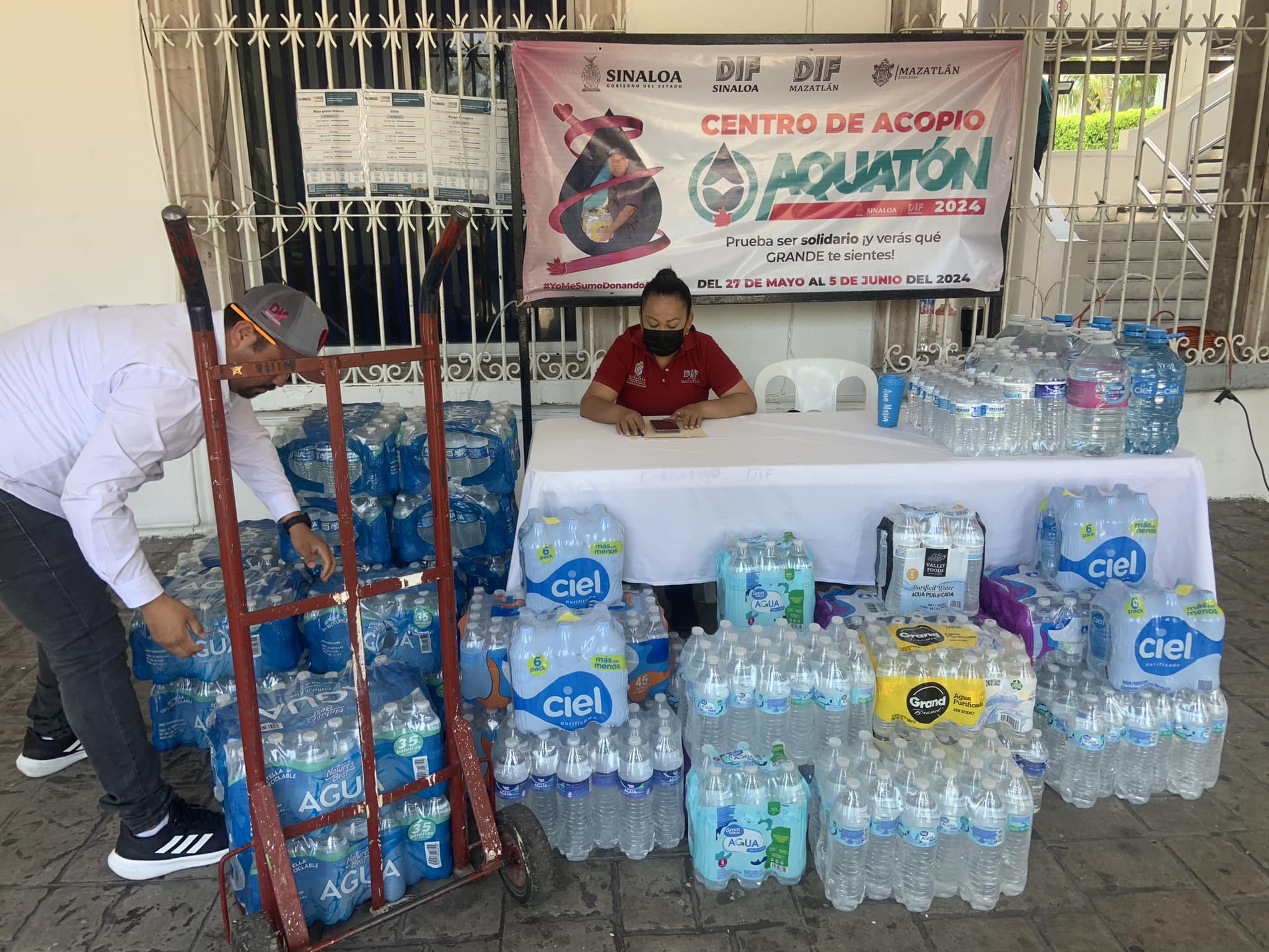 Abren centro de acopio AQUATON DIF Sinaloa y DIF Mazatlán ..En la entrada de Pal