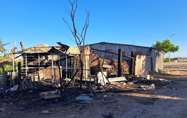 Incendio arrasa con dos casas de adobe y lámina, en el sector Chulavista, Culiac