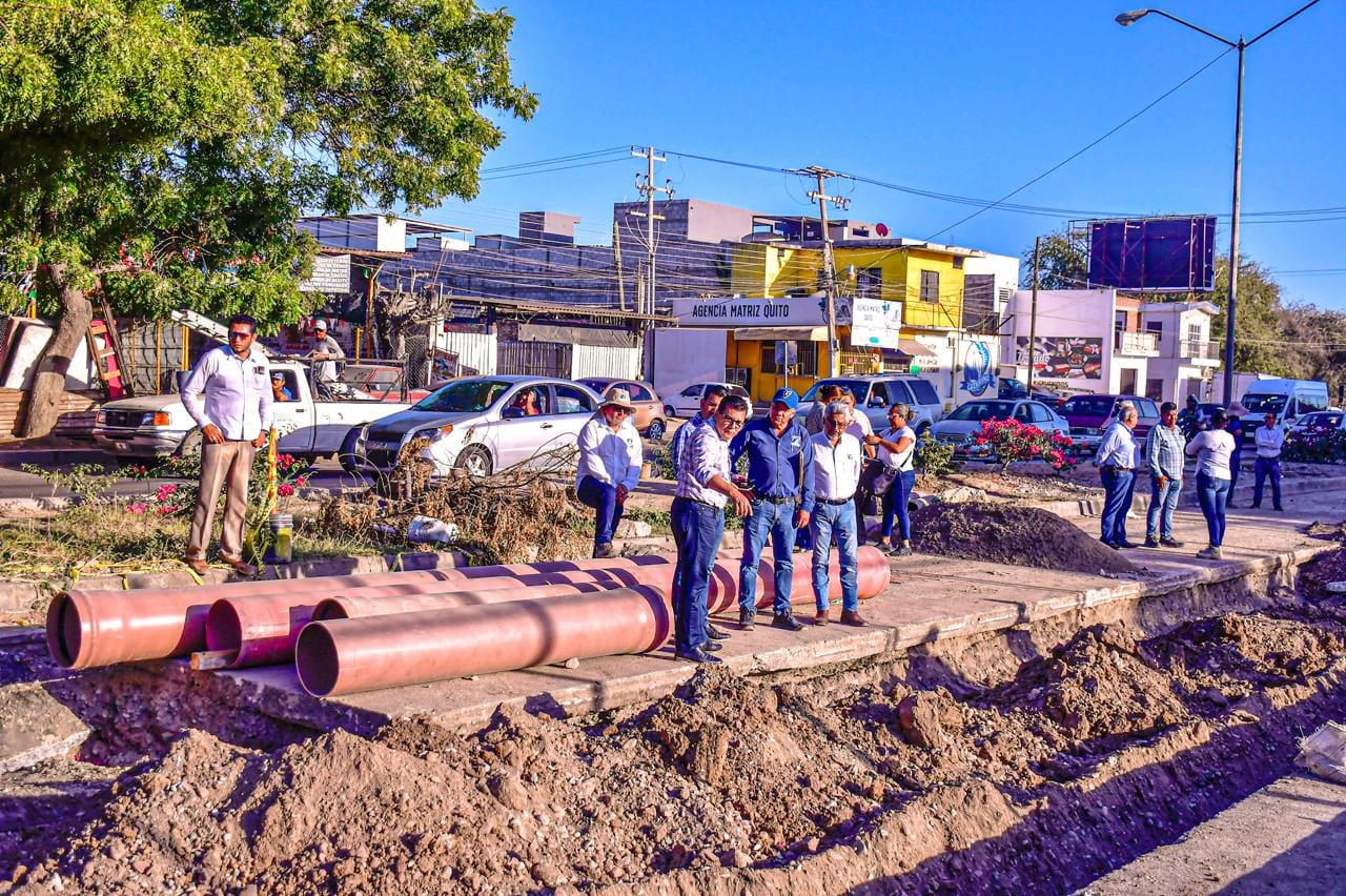*Se rehabilita infraestructura sanitaria en colectores Clouthier y Nishisawa.*