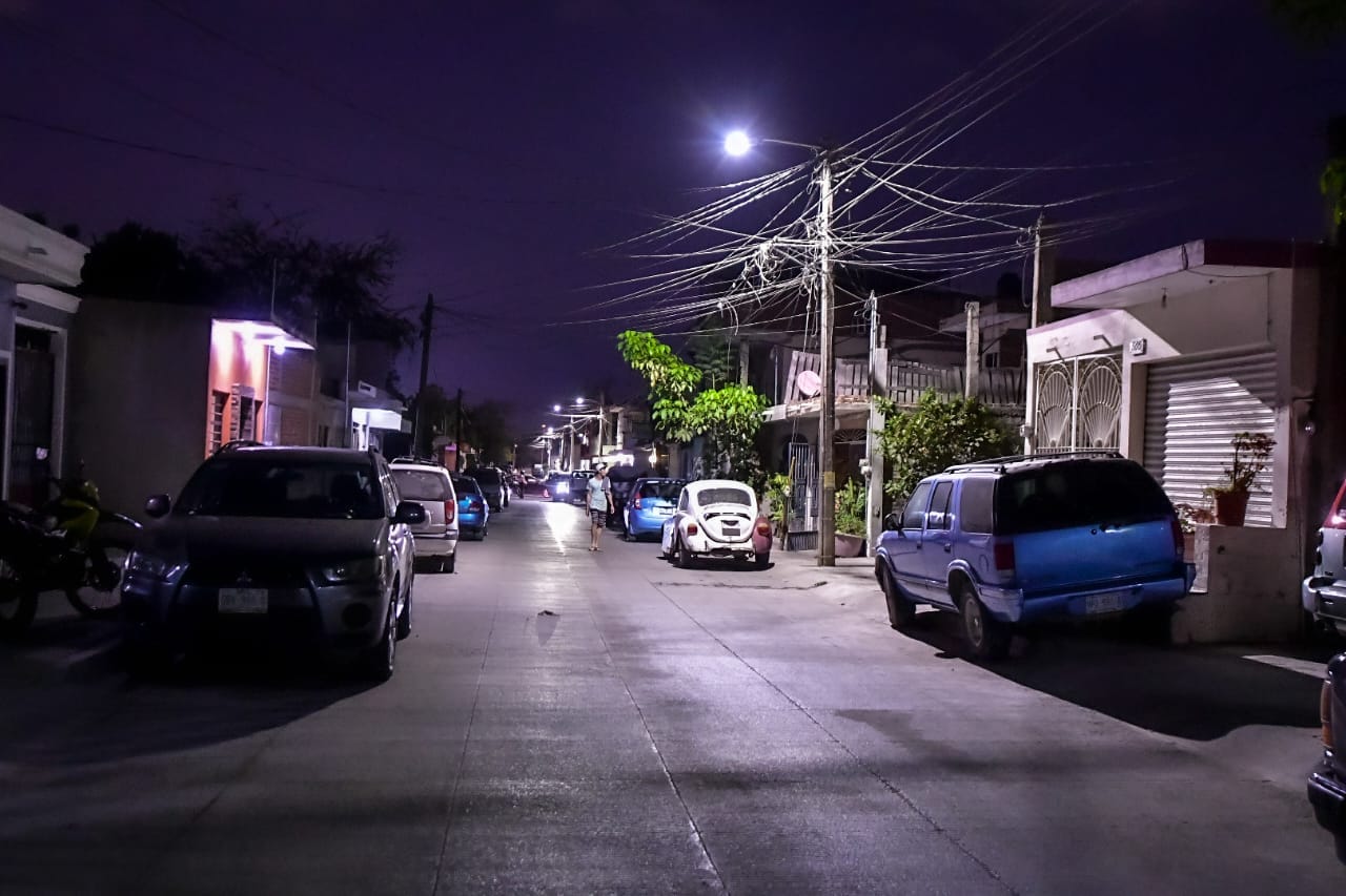 *Gobierno de Mazatlán renueva alumbrado público en colonia Salvador Allende.*