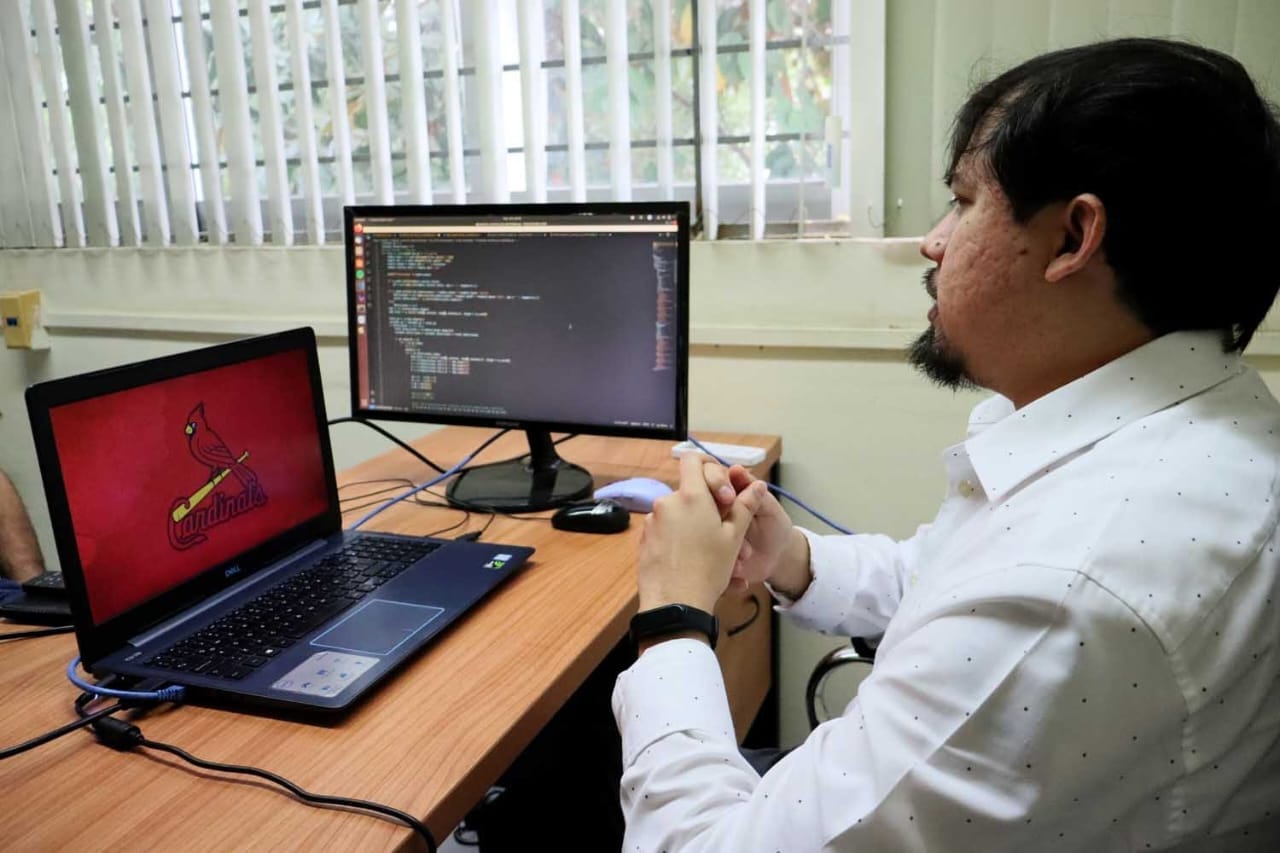 Doctorando en Ciencias de la Información de la Facultad de Informática de la UAS