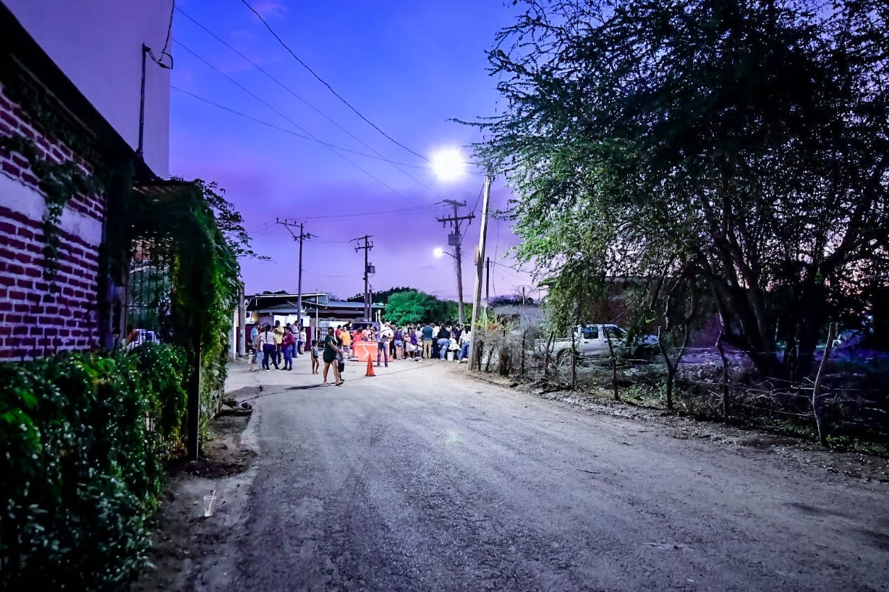 *El Zapote tiene respuesta inmediata con instalación de lámparas LED, a unos día