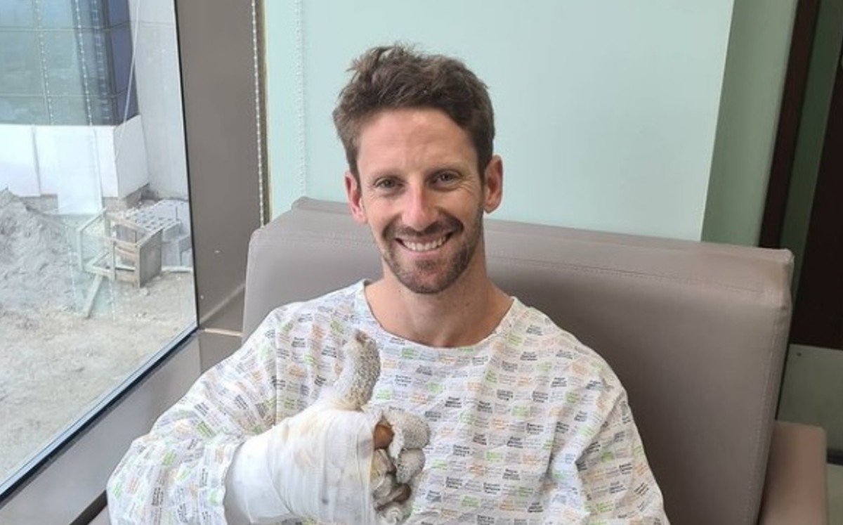 Romain Grosjean reacciona con humor a su recuperación tras accidente