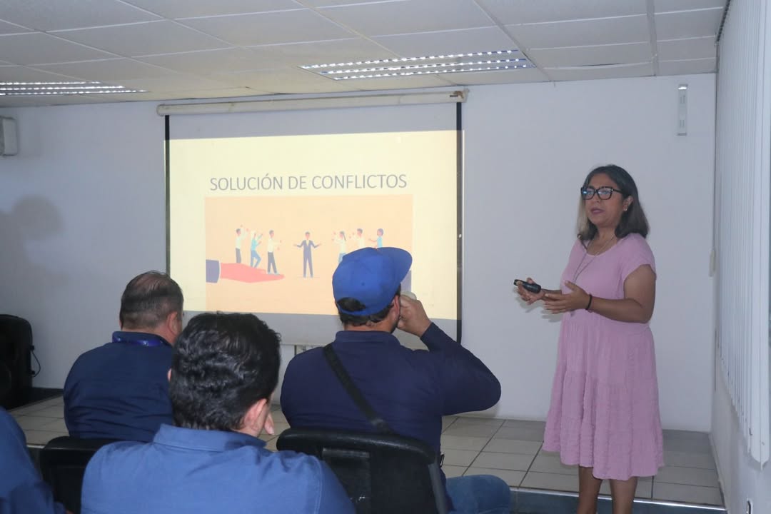 *Personal de JUMAPAM participa en el curso “Solución de conflictos”*