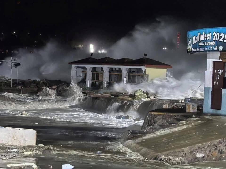 ¡Esta Madrugada! HURACÁN ERICK TOCA TIERRA EN OAXACA Y GUERRERO COMO CATEGORÍA