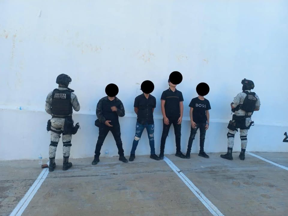 CINCO HOMBRES SON INTERCEPTADOS EN LA ZONA DORADA CON ARM4S Y